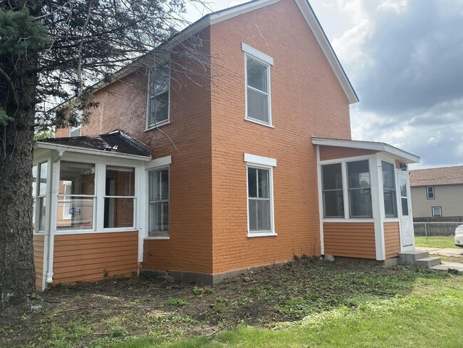 Building Photo - 292 11th St