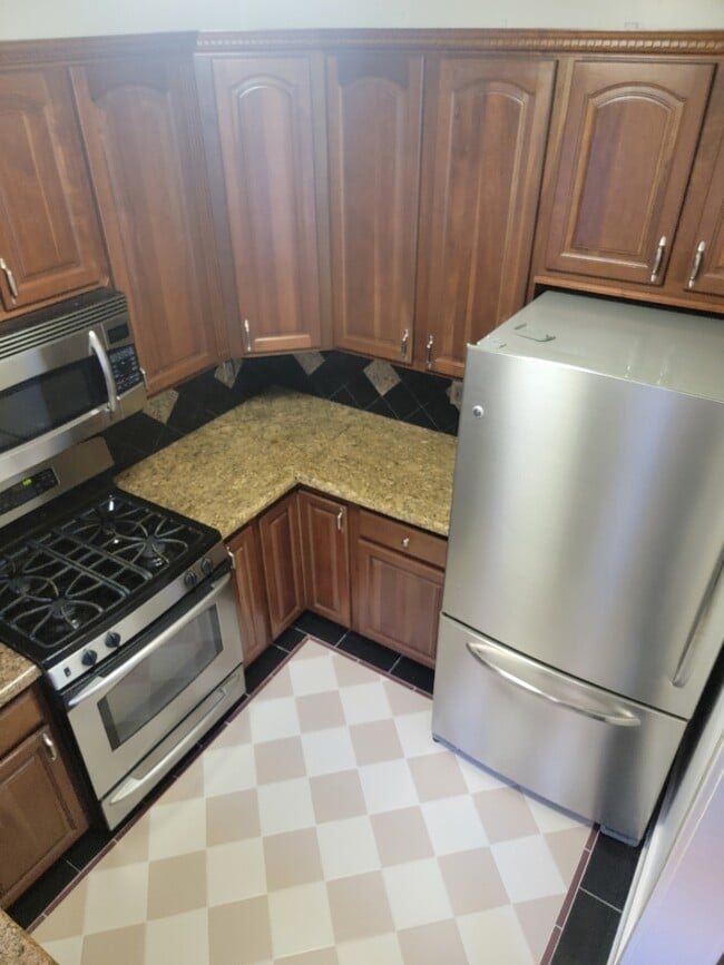 Kitchen-Custom - 642 W 8th St Unit 642 W. 8th St.