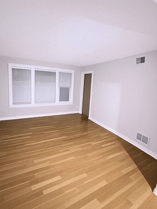 Photo - 4701 N Kilbourn Ave Unit 2