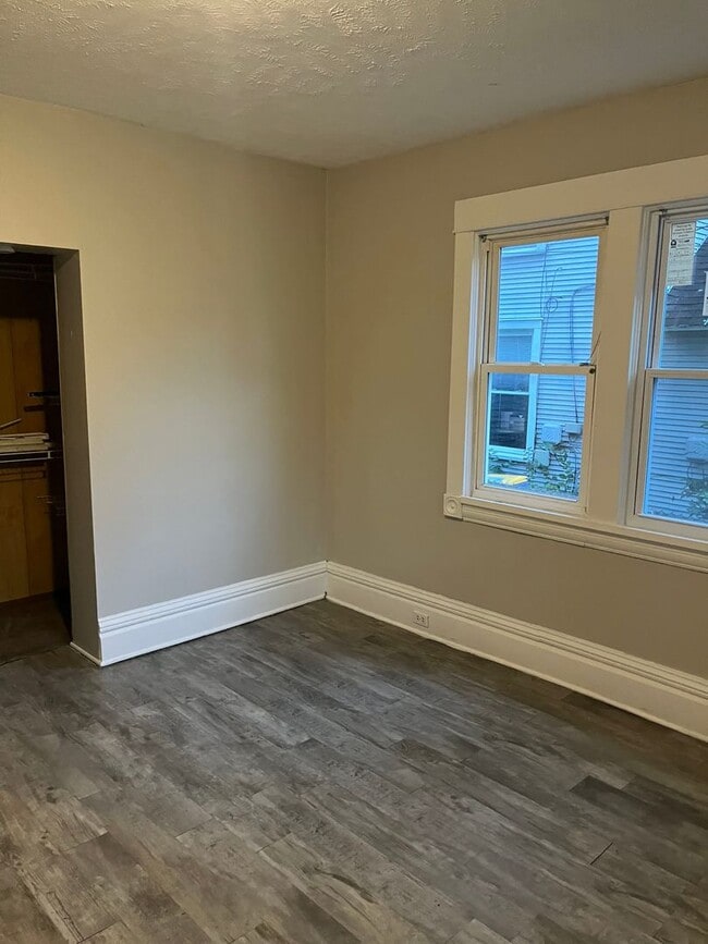 616 Pine Ave NW Unit 1