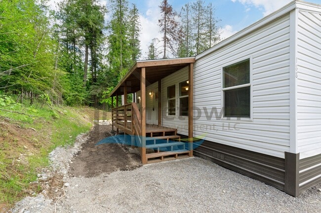 Building Photo - 2 Bedroom 1 Bath Home with Off Street Parking Available in Sagle!