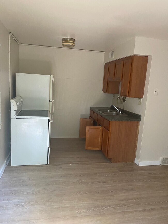 Building Photo - 5828 Stieren Dr Unit 5828-53