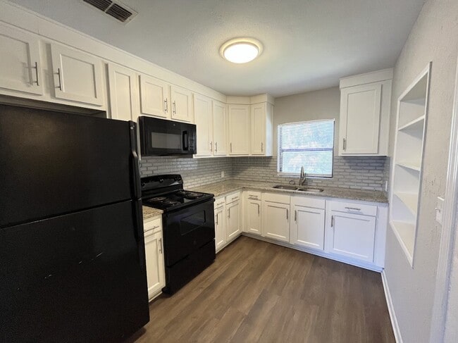 Building Photo - 1515 Palmdale St Rental