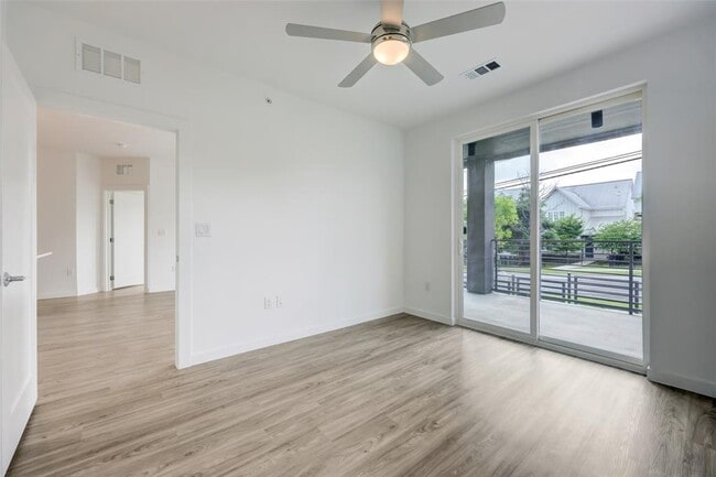 Photo - 4801 Springdale Rd Unidad 1101