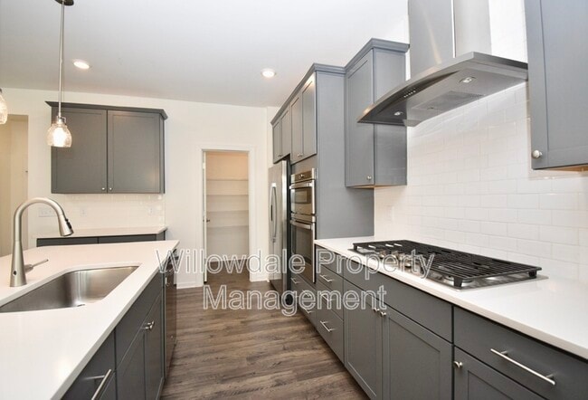 Photo - 2534 Hutch Ln