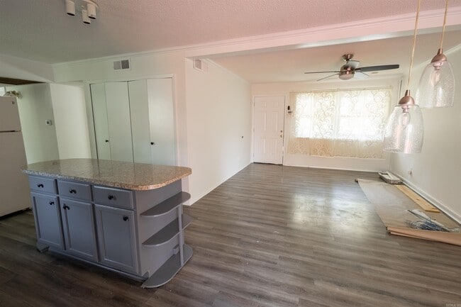 Photo - 10 Windsor Dr