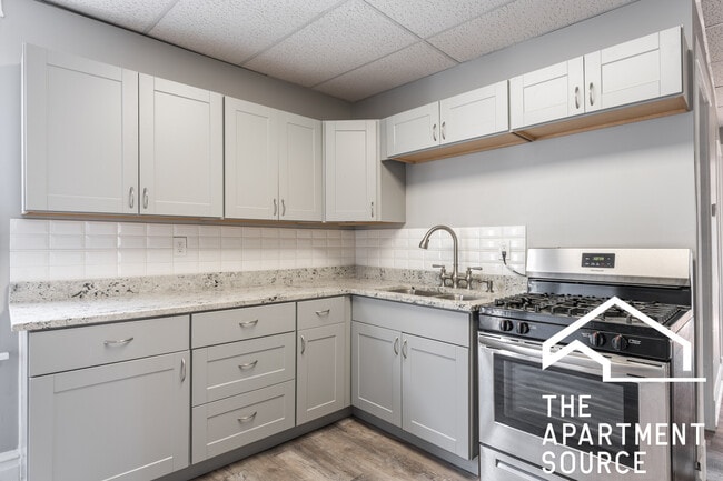 Building Photo - 2132 W Iowa St Unit 1F Rental