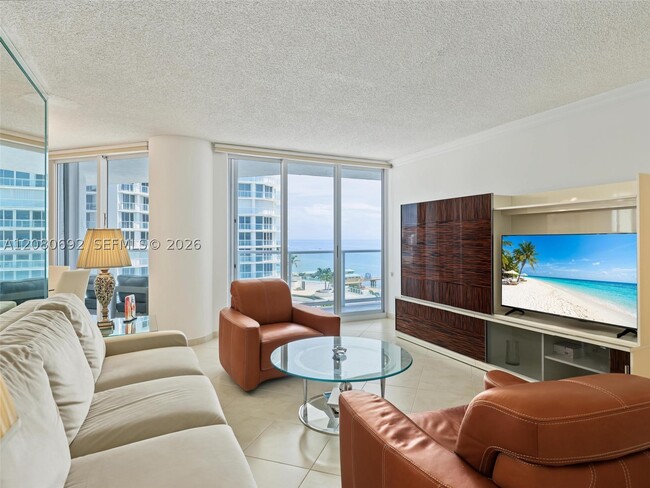 Building Photo - 16445 Collins Ave Unit 825