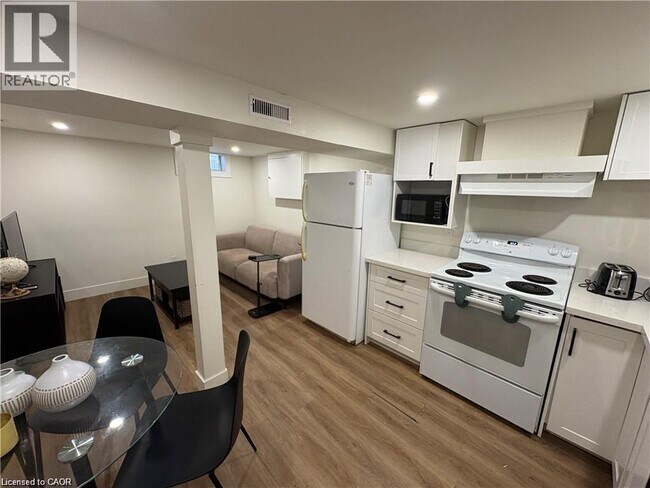 Photo - 174 East Avenue N