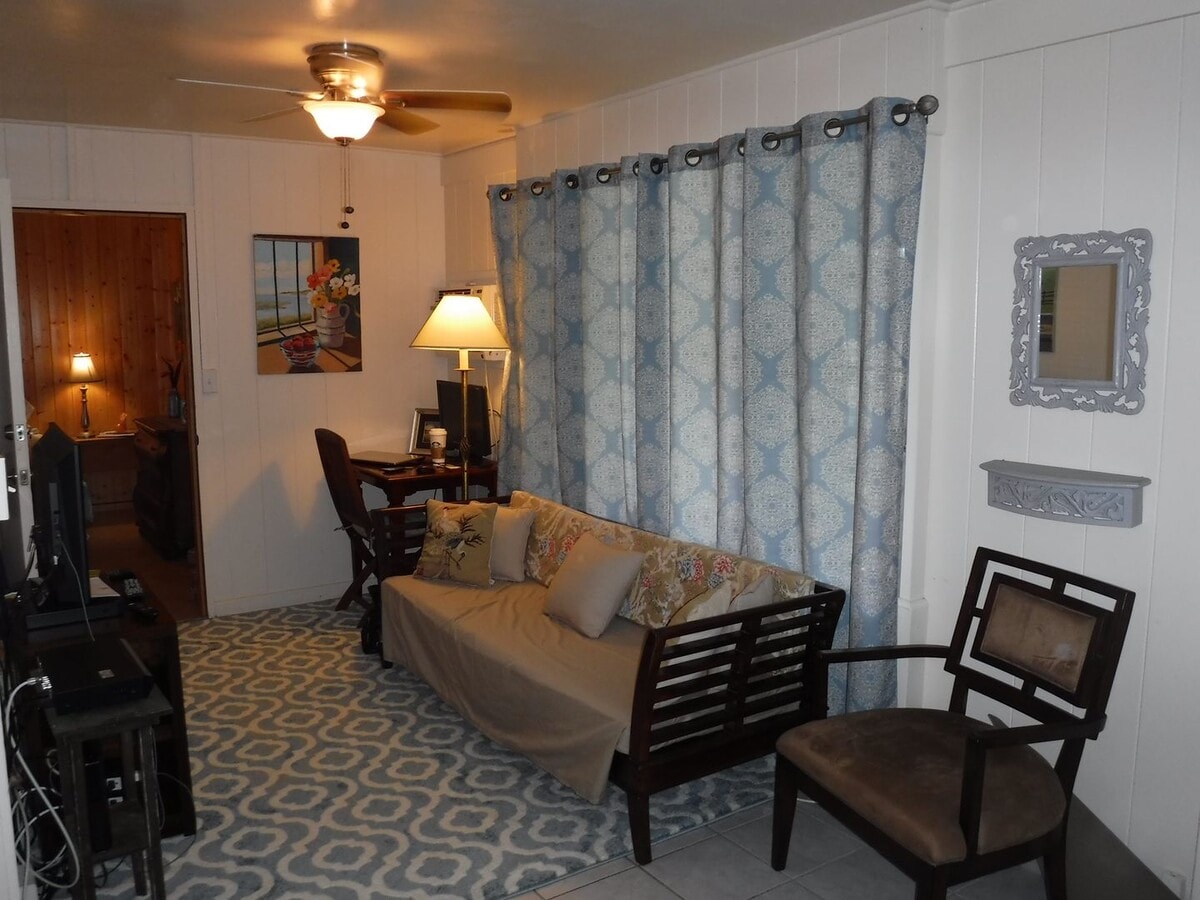 Photo - Fully Furnished 1BR Detached Unit In Town Unidad 16 Hale Nani Place #B