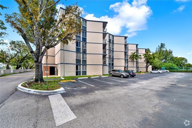 Building Photo - 7125 NW 186th St Unit B104 Rental