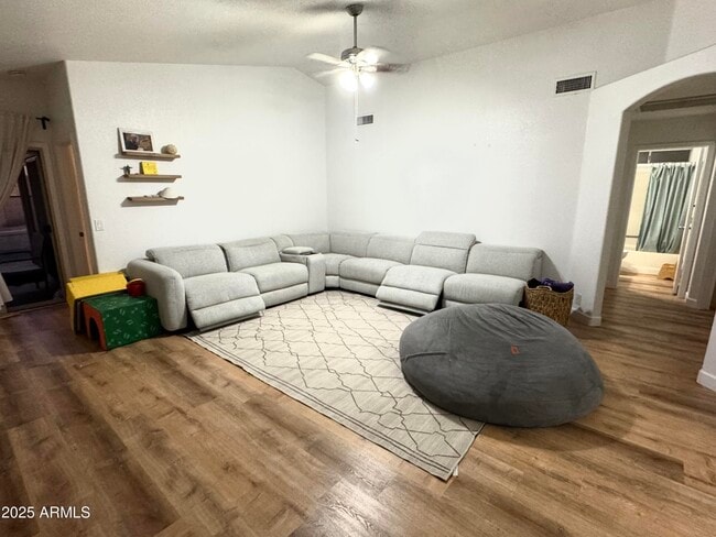 Building Photo - 1185 N Woodburne Dr