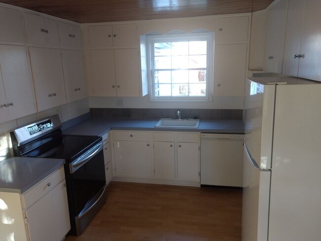 Photo - 2 BED/1 BATH HOME IN NEWLANDS AVAILABLE July 3rd!