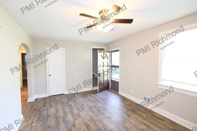 3607 Thompson St