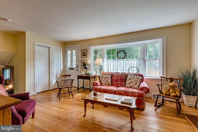 Photo - 318 Hollyberry Rd