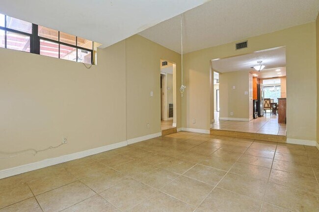 2794 NW 80th Ave
