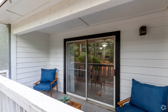 1BR, 1BA - 870SF, Patio