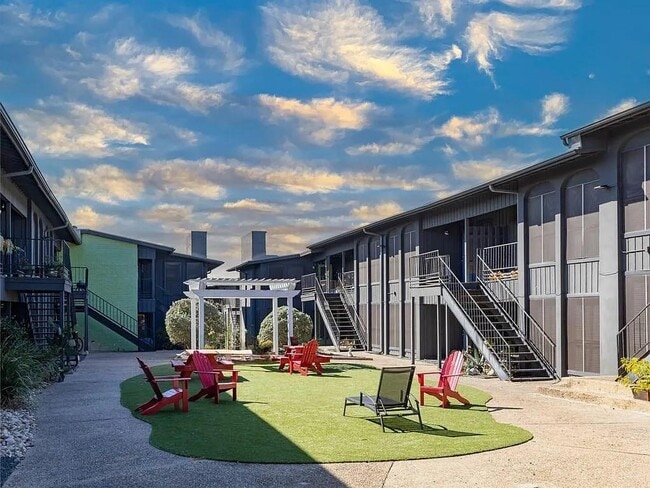 Photo - 909 Reinli St Unidad 102