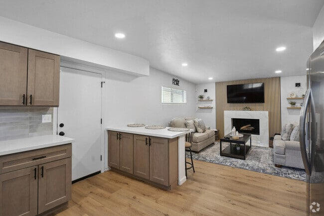 Building Photo - 4909 E Bermuda St Unit ID1228191P Rental