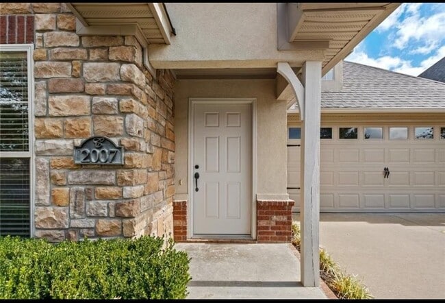Photo - 2007 SW Stonegrove Rd