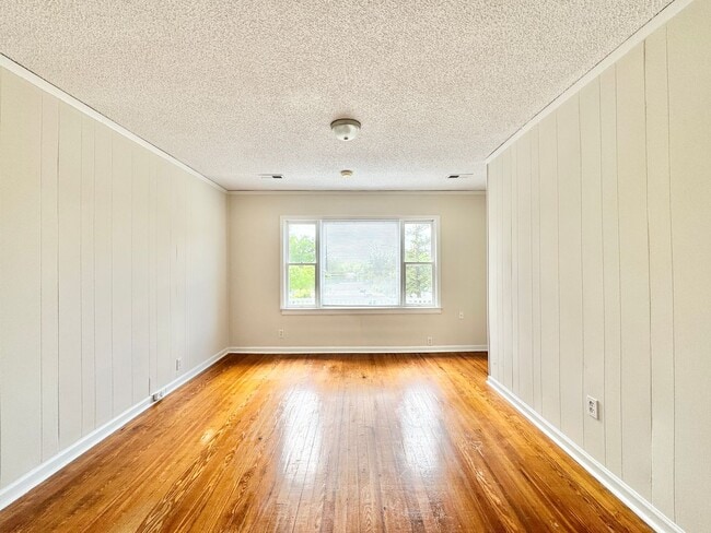 Photo - Adorable 2 Bedroom - Upstairs Unit Convenient to Downtown Greensboro & UNCG!