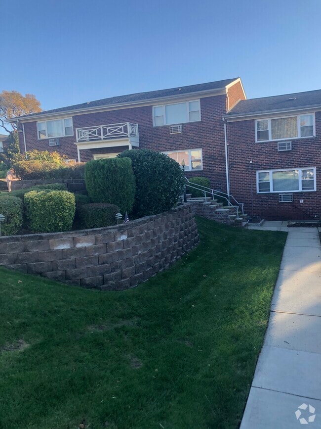 Building Photo - 100 Bergen Blvd Unit 22 Rental