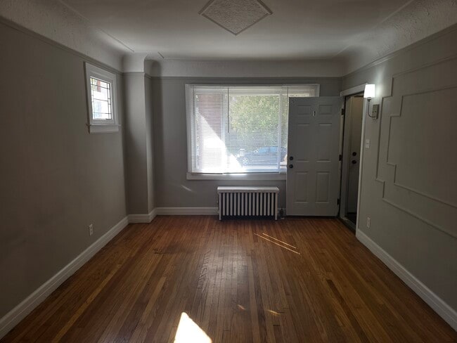 Photo - 1096 Beaconsfield Ave Unit 1S