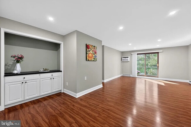 Building Photo - 400 Glendale Rd Unit F35