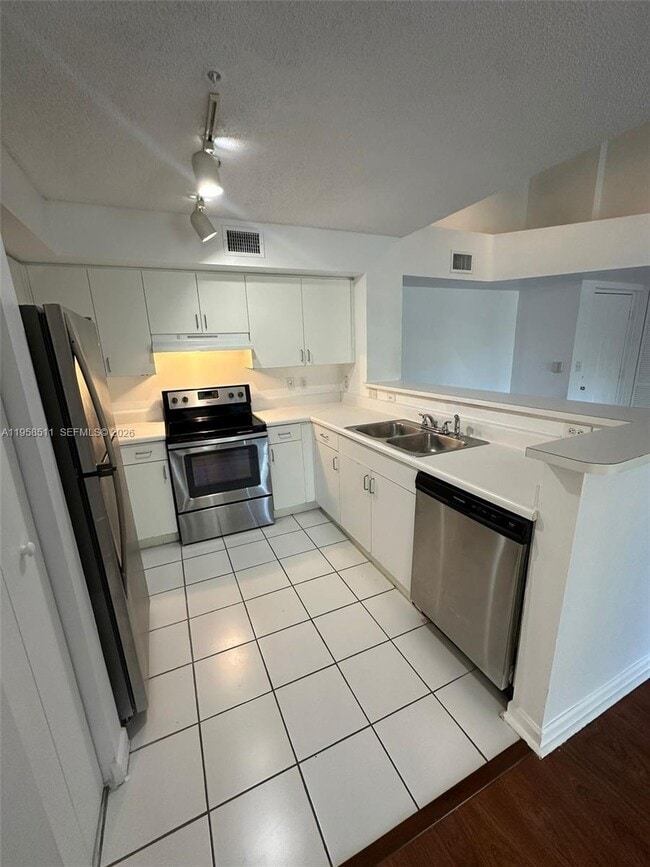 Photo - 4848 N State Rd 7 Unidad 4306