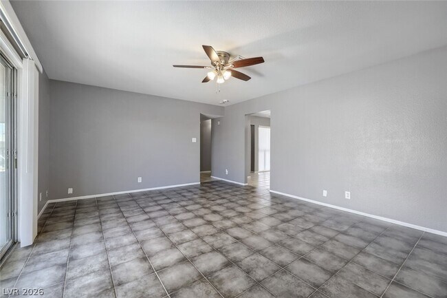 Photo - 604 Bloomingfield Ln