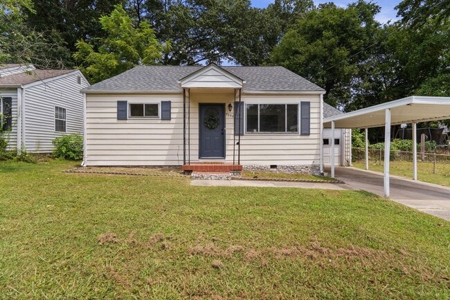Building Photo - Modern Charm in Desirable East Ridge Neighborhood