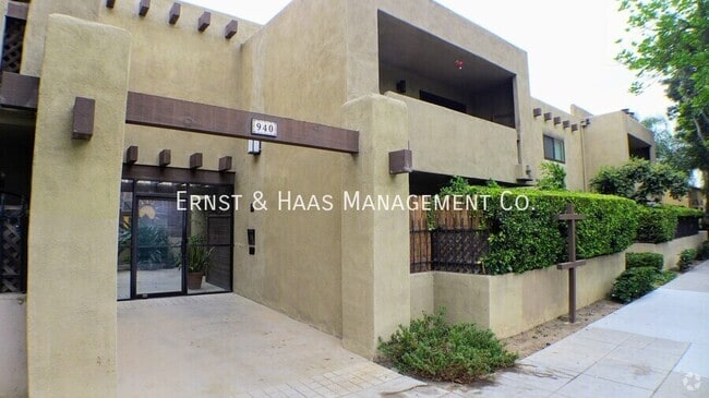 Building Photo - 940 E 3rd St Unit #10 Rental