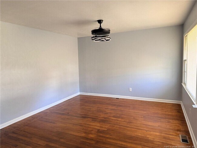 Photo - 6025 Elstree Pl