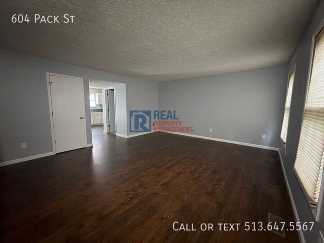 Photo - 604 Pack St