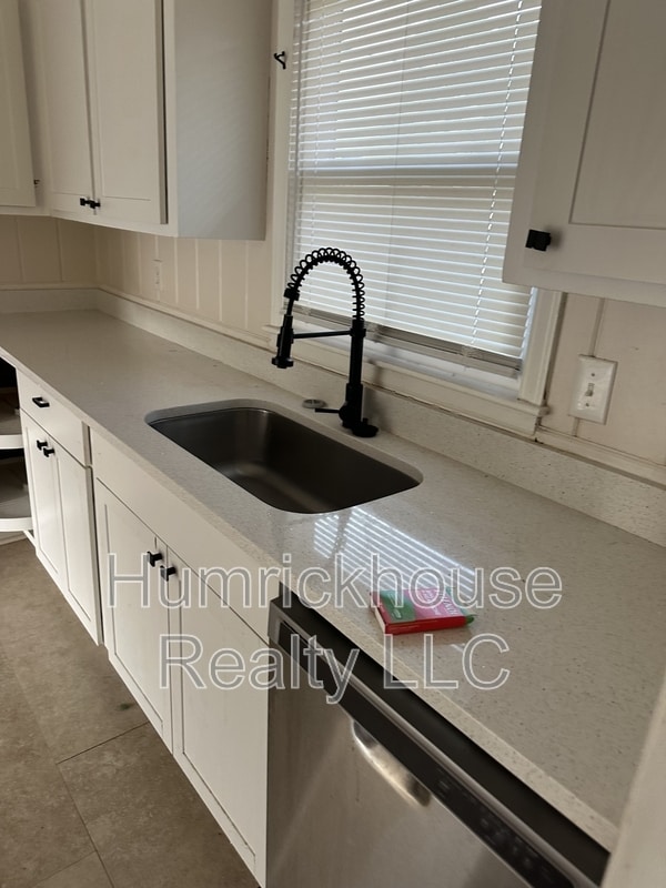 Photo - 1601 Grovewood Dr