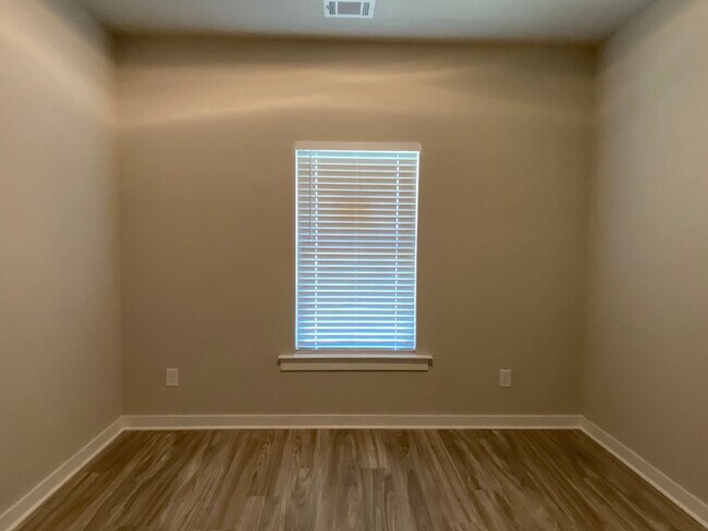 Photo - 140 Ridgeview Cir
