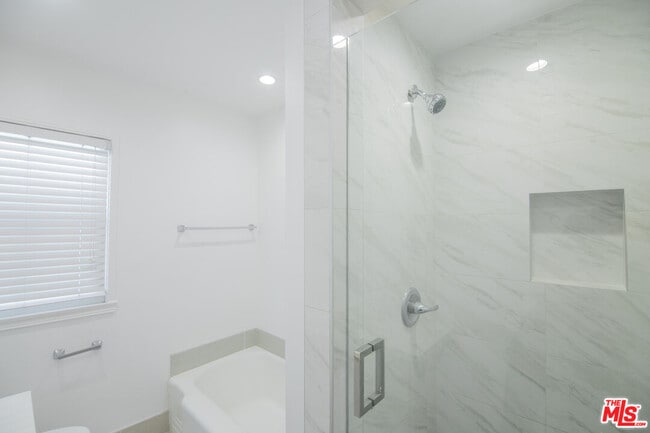 Photo - 8563 Holloway Dr Unit 3/4