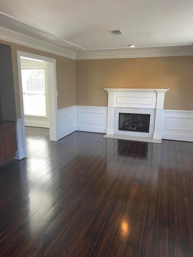 Photo - 701 Crown Point Ct