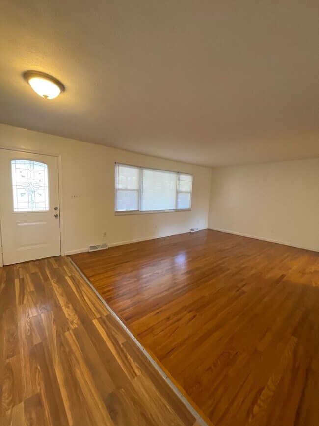 to this beautiful 4bedroom, 2.5b... House House Rental in