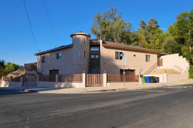 Photo - 22325 Avenue San Luis Casa
