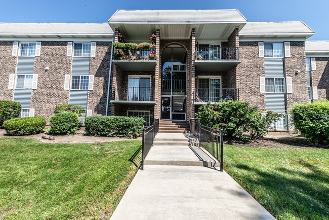 Building Photo - 1505 N Windsor Dr Unit Apt. 206