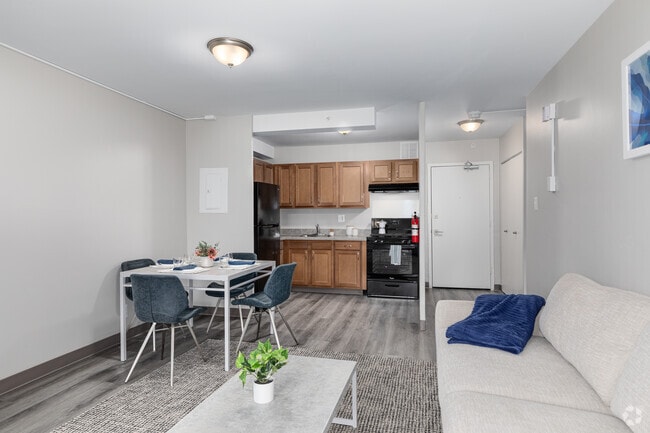 1BR, 1BA - 558SF
