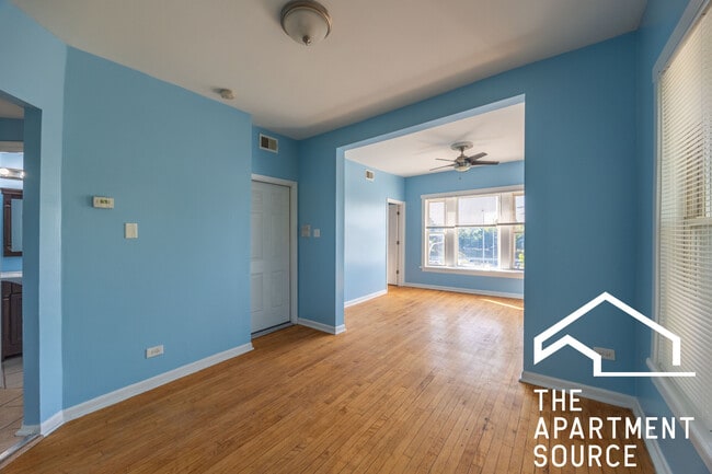 Building Photo - 4058 W Congress Pkwy Unit 2S