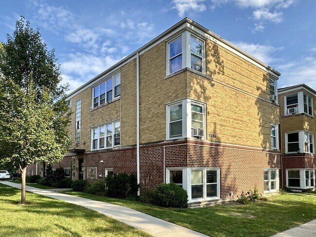 Building Photo - 6715 N California Ave Rental