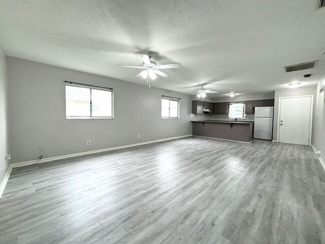 1718/1720 SW Santa Barbara PL - 1718/1720 SW Santa Barbara PL Apartment Unit 1718 SW Santa Barbara Pl