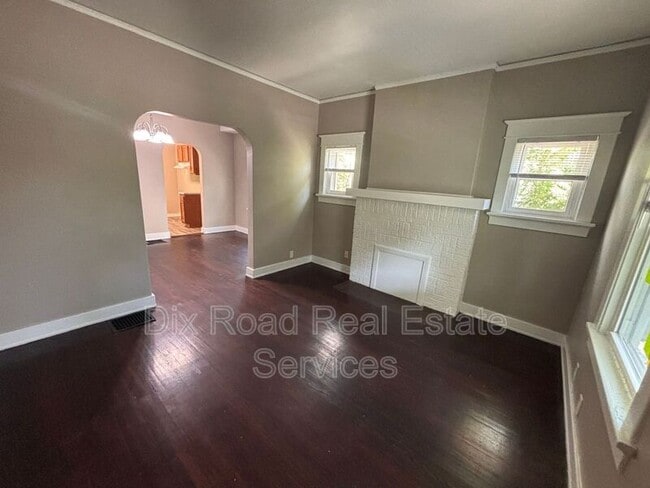 Photo - 2109 Victoria Ave
