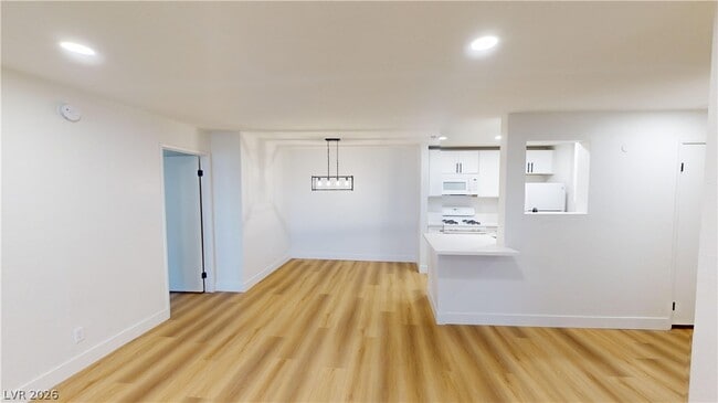 Photo - 2200 S Fort Apache Rd Unidad 2047