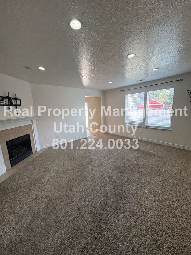 1354 Dunmore Dr