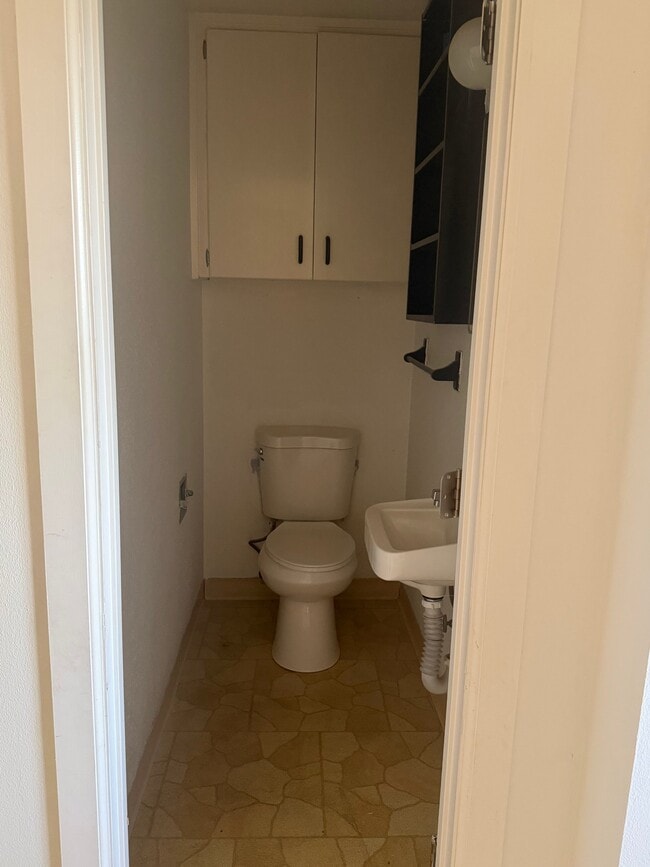 Photo - 1801 Siskiyou Blvd