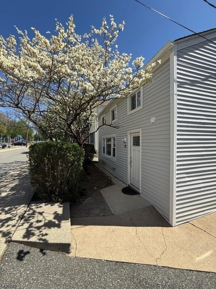 Photo - 20 Maple Ave